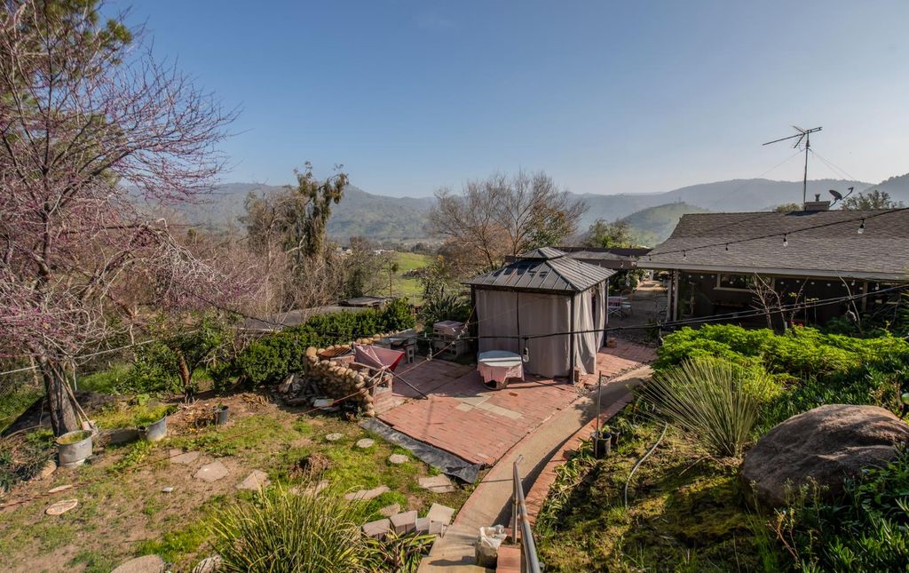 Image 33 of property listing at 37129 Pebble Lane, Yokuts Valley, CA 93675