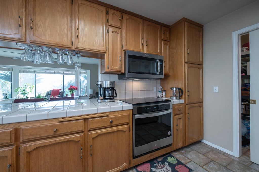 Image 7 of property listing at 37129 Pebble Lane, Yokuts Valley, CA 93675