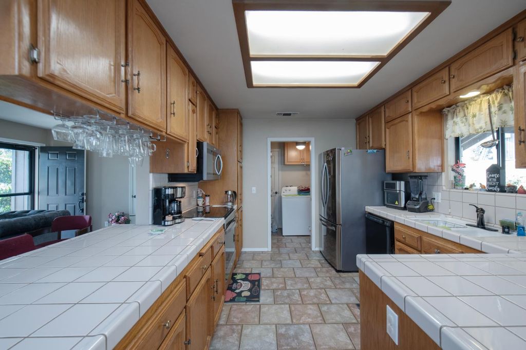 Image 8 of property listing at 37129 Pebble Lane, Yokuts Valley, CA 93675