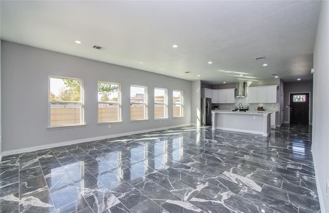 898 Road 3556, Cleveland, TX 77327