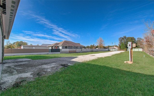 898 Road 3556, Cleveland, TX 77327