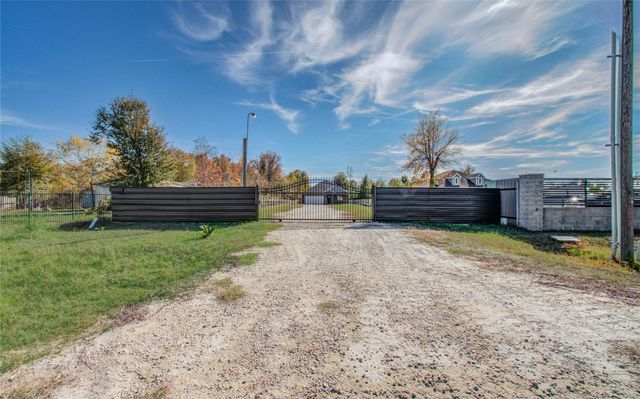 898 Road 3556, Cleveland, TX 77327