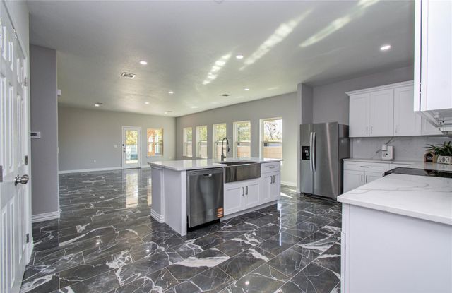 898 Road 3556, Cleveland, TX 77327