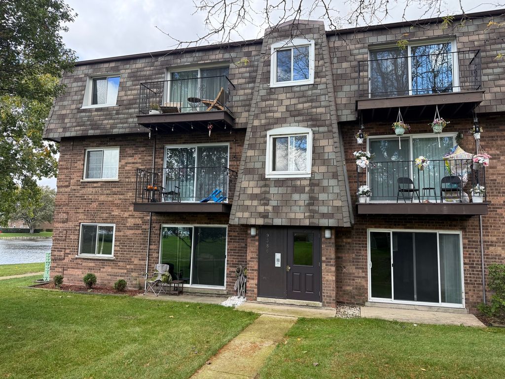 9386 Bay Colony Drive 3S, Des Plaines, IL 60016 — exterior