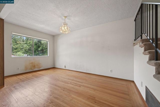 6334 Doran Dr, Oakland, CA 94611