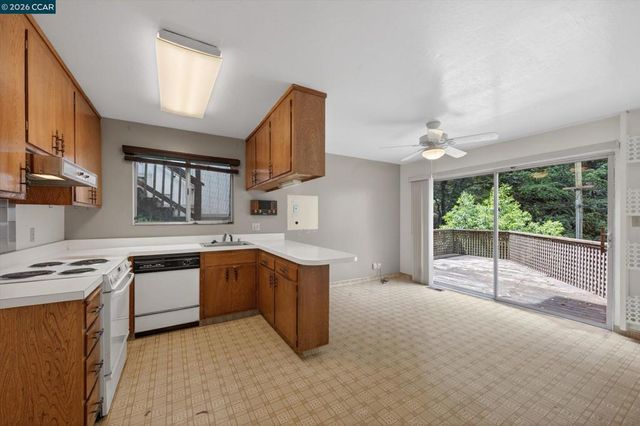 6334 Doran Dr, Oakland, CA 94611