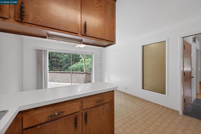 6334 Doran Dr, Oakland, CA 94611
