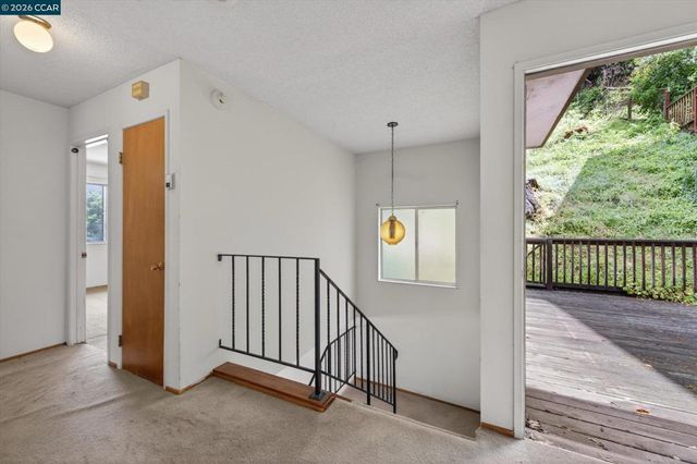 6334 Doran Dr, Oakland, CA 94611