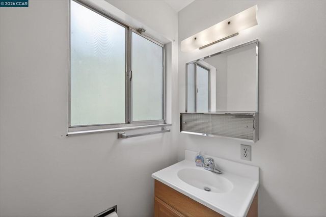 6334 Doran Dr, Oakland, CA 94611