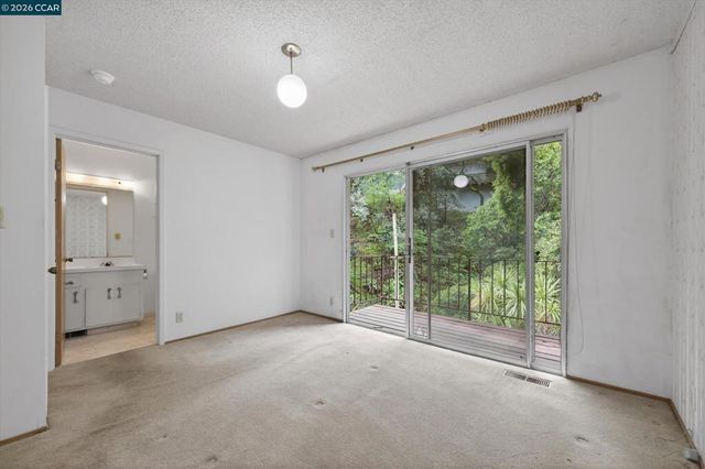 6334 Doran Dr, Oakland, CA 94611