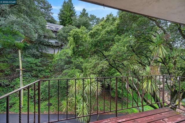 6334 Doran Dr, Oakland, CA 94611