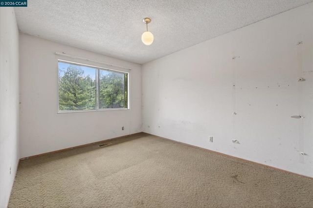 6334 Doran Dr, Oakland, CA 94611