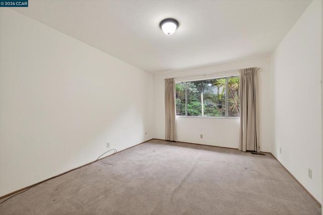 6334 Doran Dr, Oakland, CA 94611