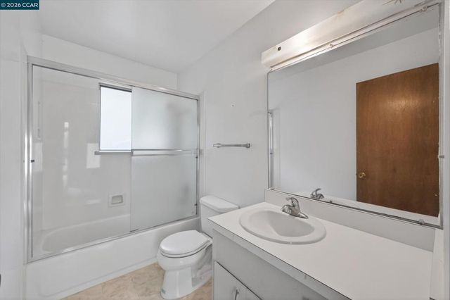 6334 Doran Dr, Oakland, CA 94611