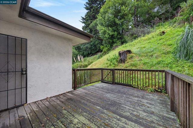 6334 Doran Dr, Oakland, CA 94611