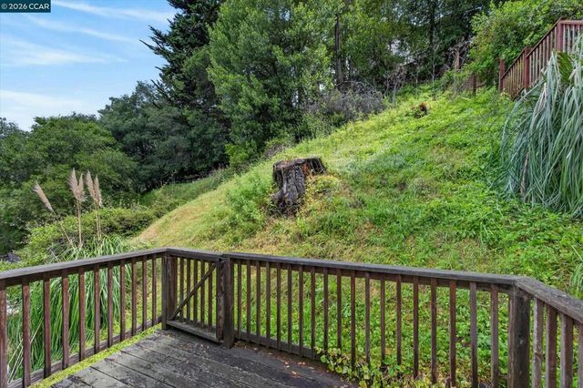 6334 Doran Dr, Oakland, CA 94611