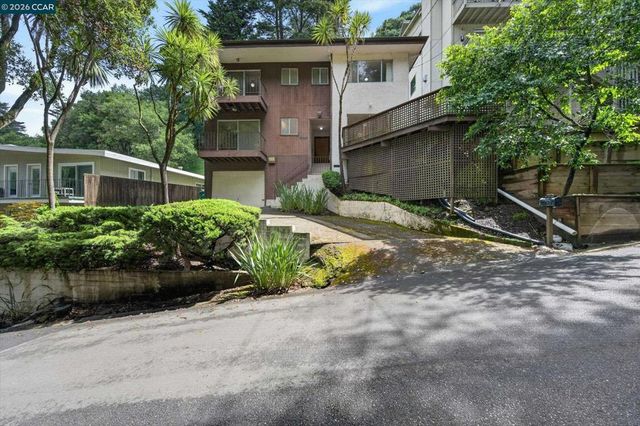 6334 Doran Dr, Oakland, CA 94611