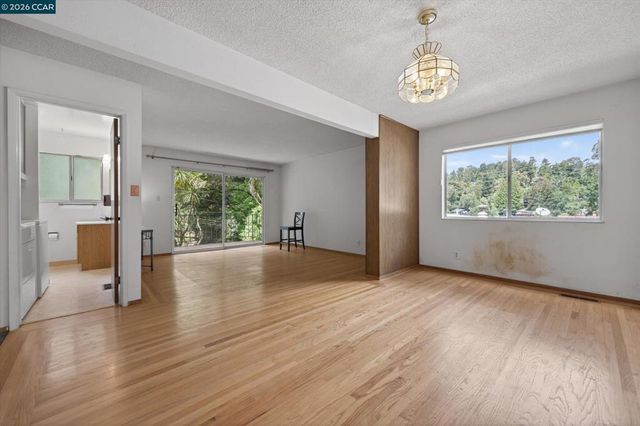 6334 Doran Dr, Oakland, CA 94611