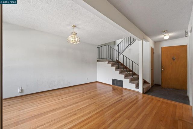 6334 Doran Dr, Oakland, CA 94611
