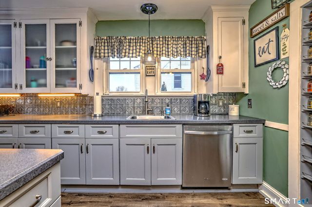 292 Richmond Avenue, West Haven, CT 06516