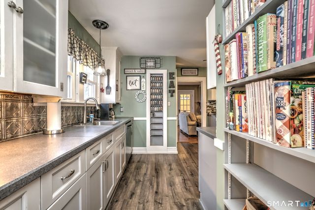 292 Richmond Avenue, West Haven, CT 06516