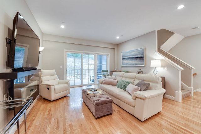 6 Heartwood, Plymouth, MA 02360