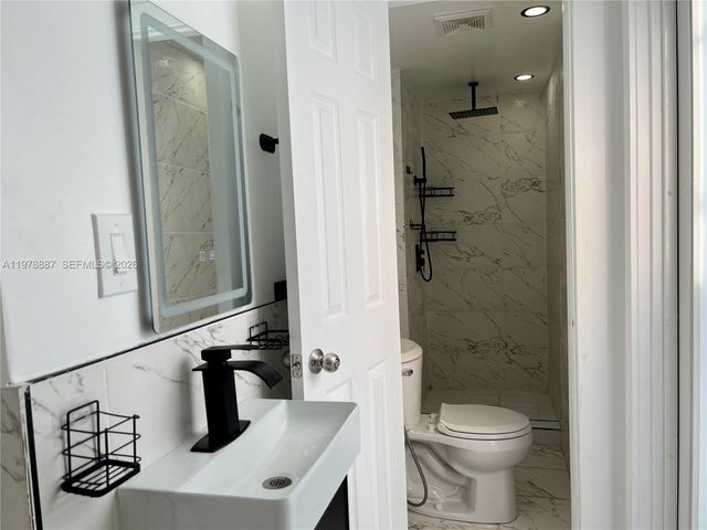 10090 W Fern St, Miami, FL 33157