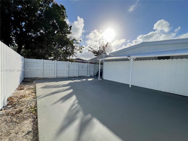 10090 W Fern St, Miami, FL 33157