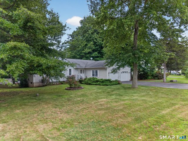 11 John W Luty Drive, Montville, CT 06370
