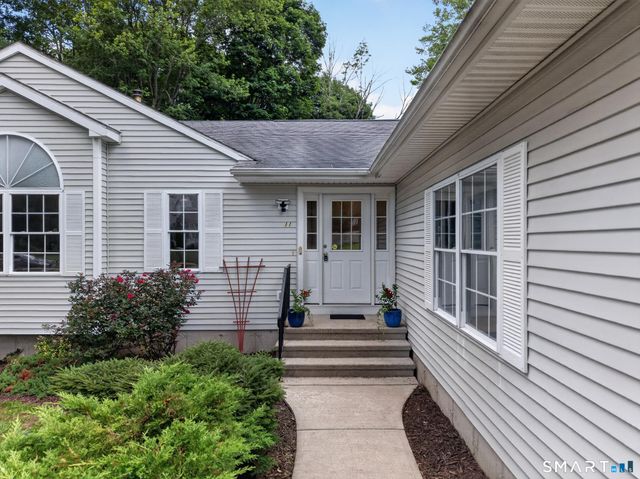 11 John W Luty Drive, Montville, CT 06370