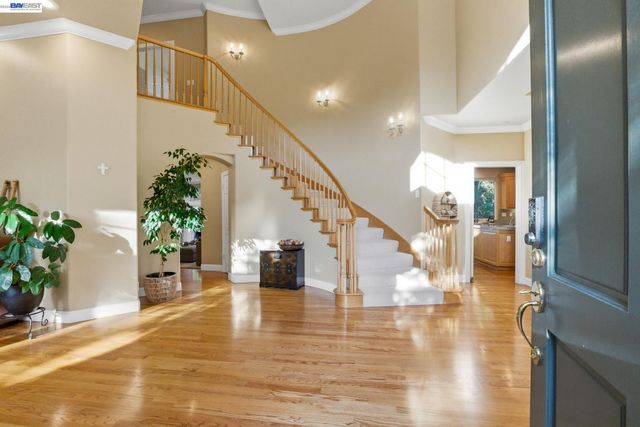 8411 Goldenrod Cir, Gilroy, CA 95020