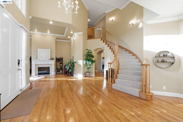 8411 Goldenrod Cir, Gilroy, CA 95020
