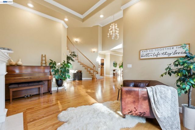 8411 Goldenrod Cir, Gilroy, CA 95020