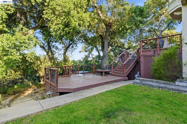 8411 Goldenrod Cir, Gilroy, CA 95020