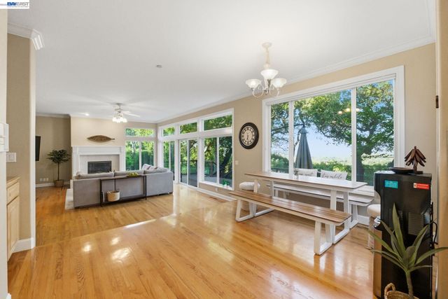 8411 Goldenrod Cir, Gilroy, CA 95020