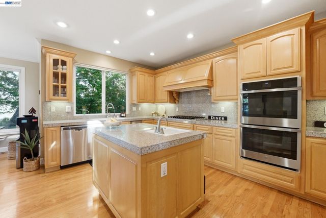 8411 Goldenrod Cir, Gilroy, CA 95020