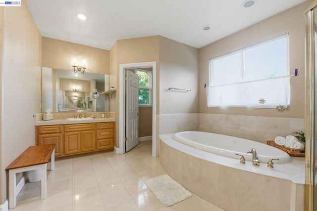 8411 Goldenrod Cir, Gilroy, CA 95020