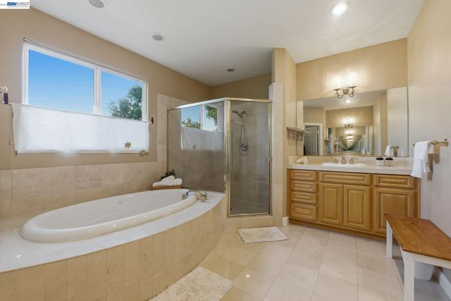 8411 Goldenrod Cir, Gilroy, CA 95020