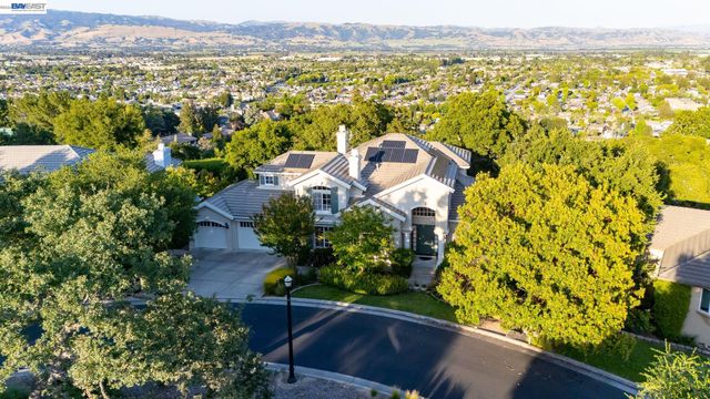 8411 Goldenrod Cir, Gilroy, CA 95020
