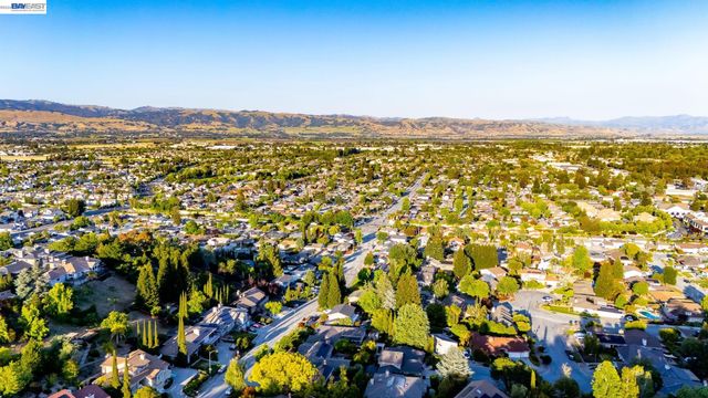 8411 Goldenrod Cir, Gilroy, CA 95020