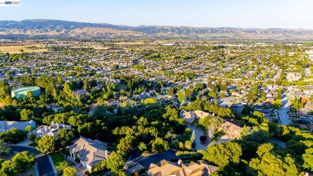 8411 Goldenrod Cir, Gilroy, CA 95020