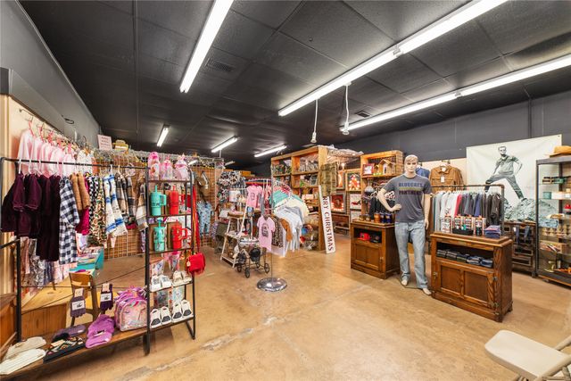 217 S Commercial Avenue, Coleman, TX 76834