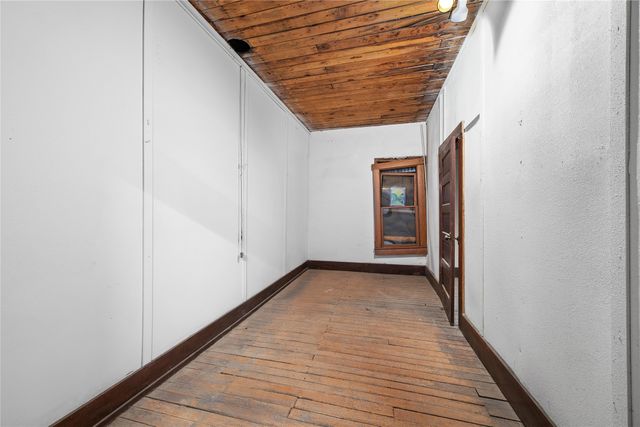 217 S Commercial Avenue, Coleman, TX 76834