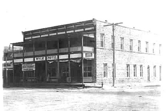 217 S Commercial Avenue, Coleman, TX 76834