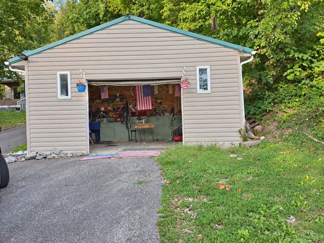 230 Rock Ave, Ironton, OH 45638