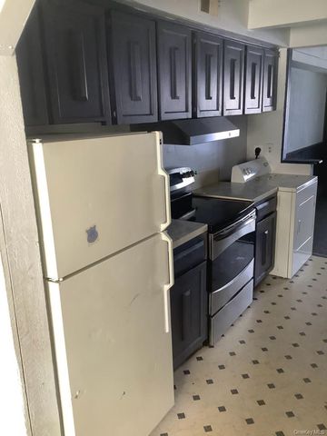 134 Hill Crescent, Calverton, NY 11933