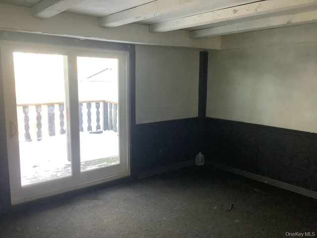 134 Hill Crescent, Calverton, NY 11933