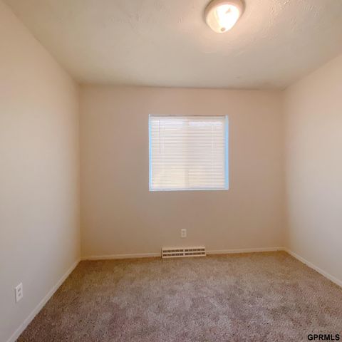 101 E 28 Avenue, Bellevue, NE 68005