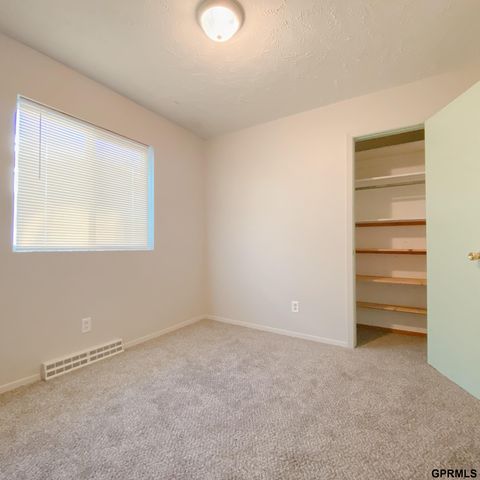 101 E 28 Avenue, Bellevue, NE 68005