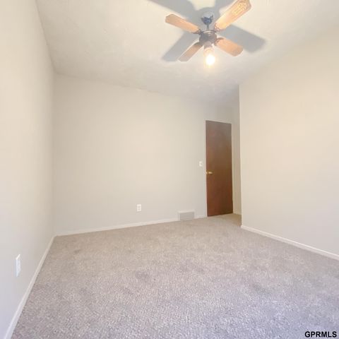 101 E 28 Avenue, Bellevue, NE 68005